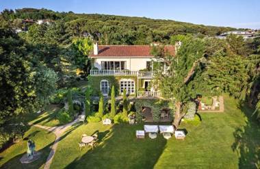 Enchanting 22000m2 property and elegant 5 bedroom manor