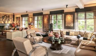 Enchanting 22000m2 property and elegant 5 bedroom manor