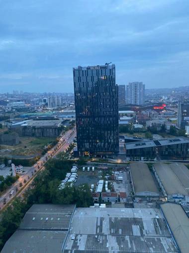 New luxuriously renovated 11 home in city center