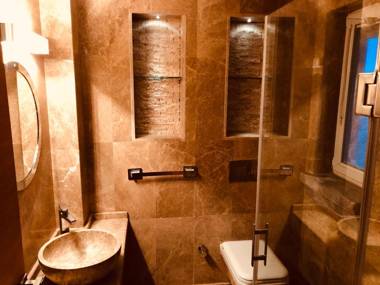 Blackmoon Villa Hotel