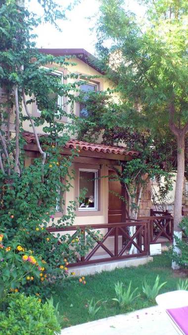 Moonshine Hotel & Suites