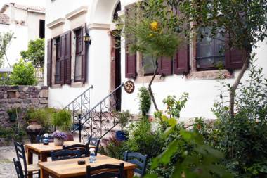 Cunda Ayvalık  Zehra Teyzenin Evi ( Tarihi Konak)