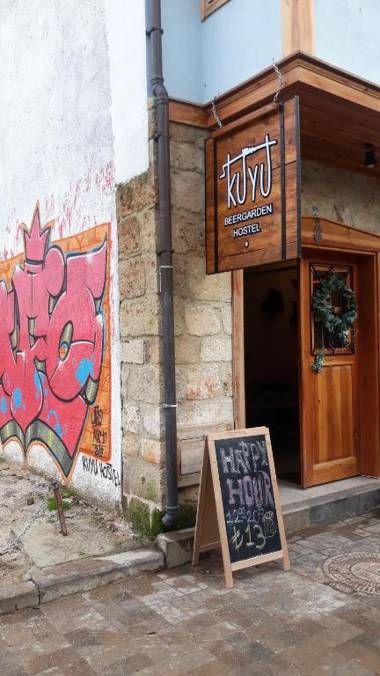 Kuyu Beergarden Hostel