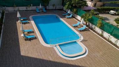 TheLuna Suite Hotel