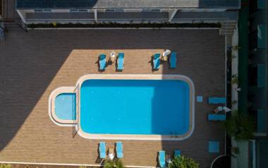 TheLuna Suite Hotel
