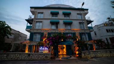 DAM HOTEL LARA