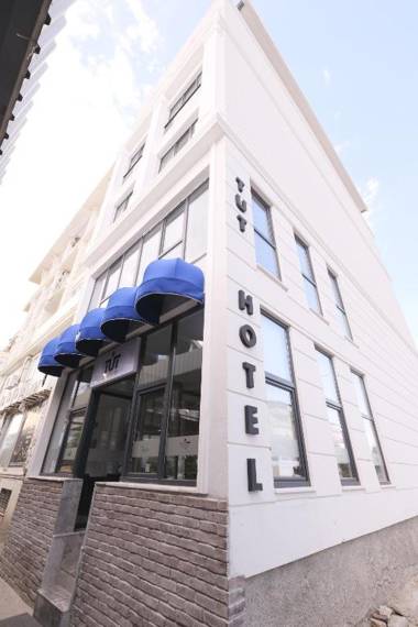Tut Hotel