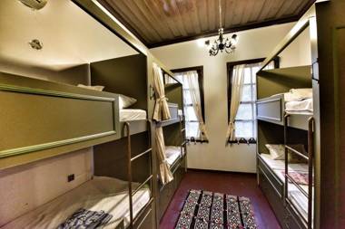 Tarihi kaleicinde sehrin merkezinde essiz hostel