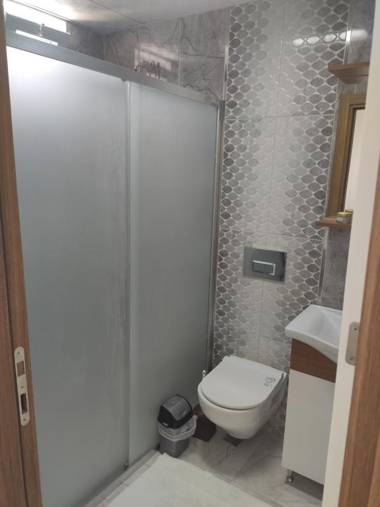 HADRIAN APART HOTEL AND HOSTEL