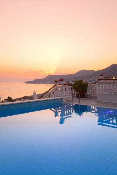 Sunny Hill Alya Hotel