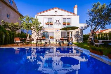 Rebetiko Hotel