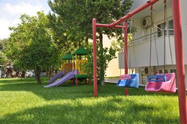 Catty Cats Garden Hotel