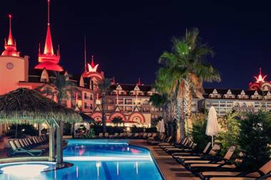 Side Crown Charm Palace Ultra All Inclusive