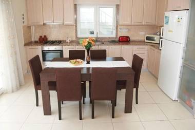 Spacious 2 Bed 2 Bath Home in one of Sides Most Popular Communities