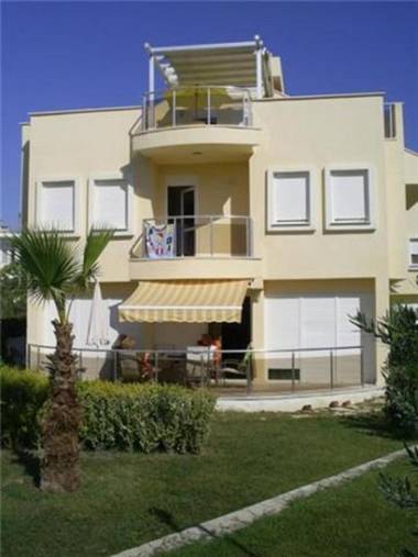 Stunning Large 4 bed Villa Within Walking Distance Of Everything beach