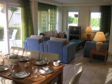 Stunning Large 4 bed Villa Within Walking Distance Of Everything beach