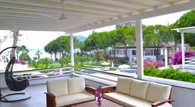 Topaz Suites by Villa Safiya