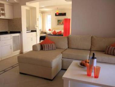 GOLDEN LIFE HEIGHTS DELUXE SUIT HOTEL-NEW