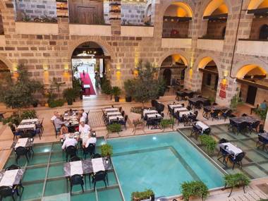 Cesme Kanuni Kervansaray Historical Hotel