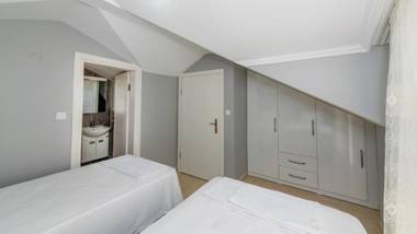 Blue - 4 Bedroom Holiday Villa in Hisarönü