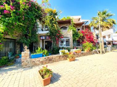 Four Seas Apart Hotel