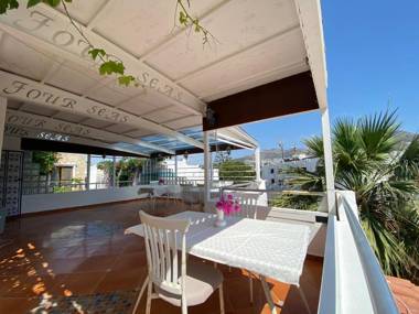 Four Seas Apart Hotel