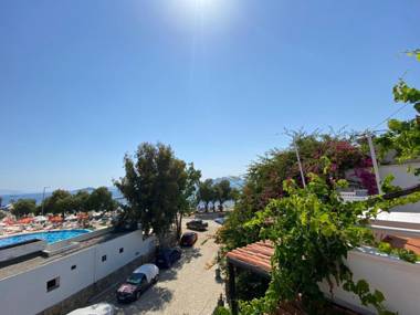 Four Seas Apart Hotel