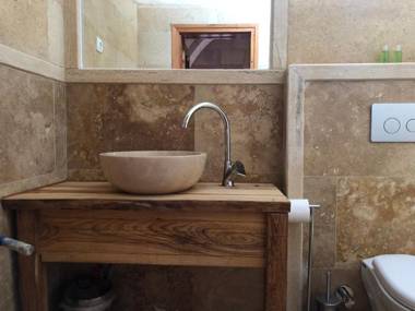 Anatolia Raymonde Cave House