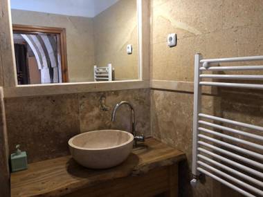 Anatolia Raymonde Cave House