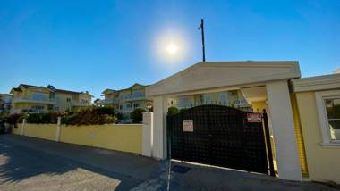 King Cleodora Garden Apartment