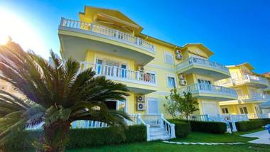 King Cleodora Garden Apartment