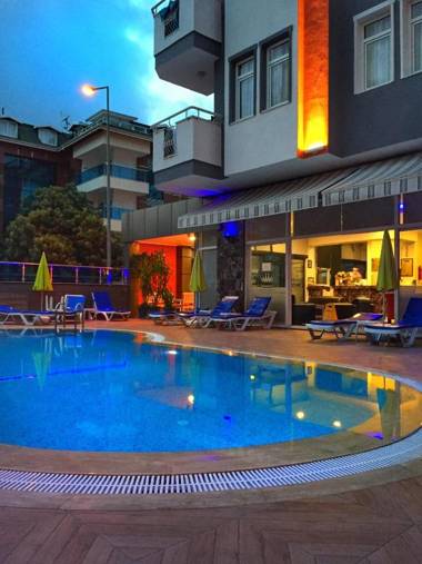 Cleopatra King Apart