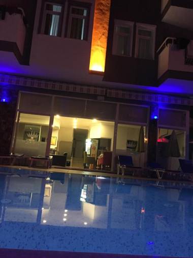 Cleopatra King Apart