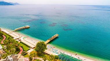 Ambassador Plaza Hotel