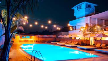 ESQUIRE HOTELS and LOUNGES