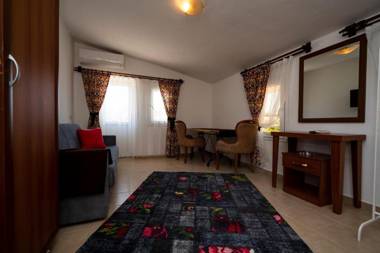 ESQUIRE HOTELS and LOUNGES