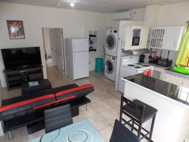 Stewart Apt-TrincityAirportWasherDryerOfficeCable WiFiAlarmGated