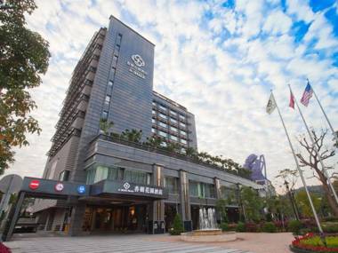 S. Aura Hotel