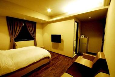 J.F Sleepless Ones Garden Hotel