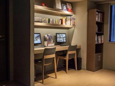 Royal Inn Taipei Linsen - Huashan 1914 Creative Park