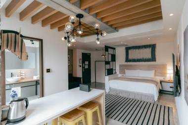 Chill Roof Hotel