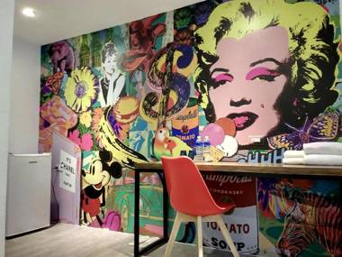 Art House Double Room-Pop Art