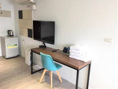 Art House Family Room-Garden