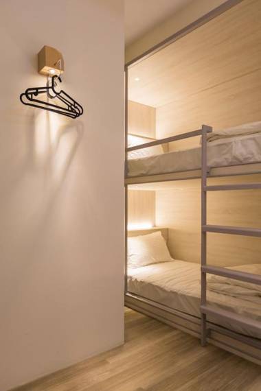 Quarantine Hotel - Meander 1948 Hostel - Taipei Main Station