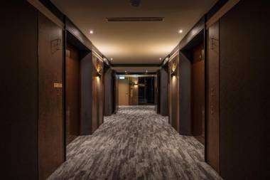 Quarantine Hotel - Roaders Plus Hotel - Theme