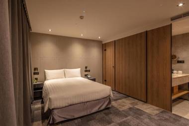 Quarantine Hotel - Roaders Plus Hotel - Theme