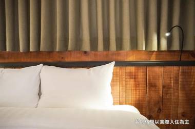 Old School Central Land Hotel