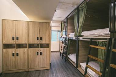 Stray Birds Taichung Hostel