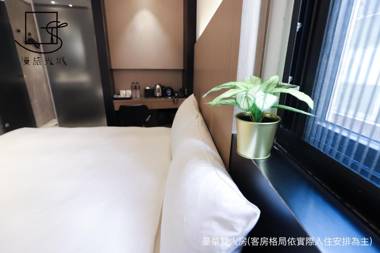 Slow Town Hotel-Glowing