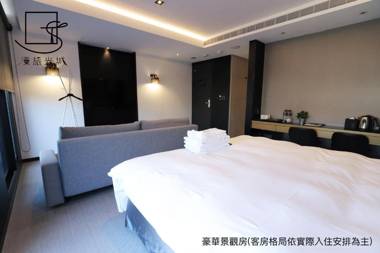 Slow Town Hotel-Glowing